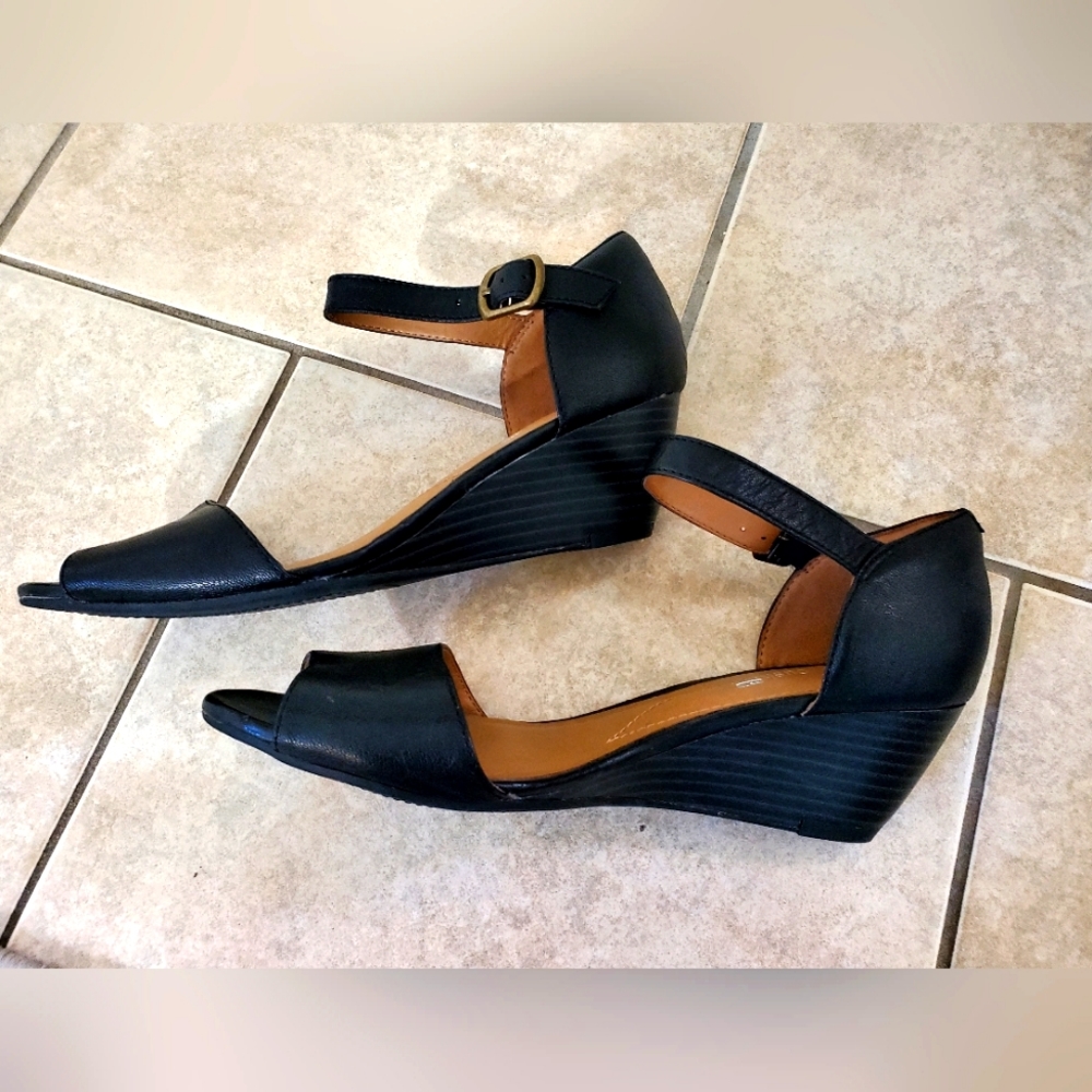 Clark's wedge formal shoe